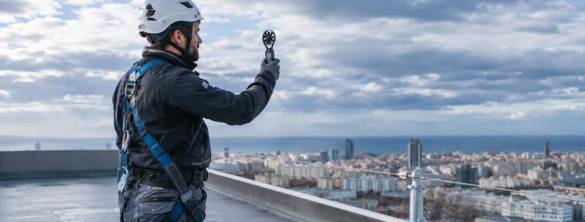 viento-trabajos-en-altura-cubierta-barcelona