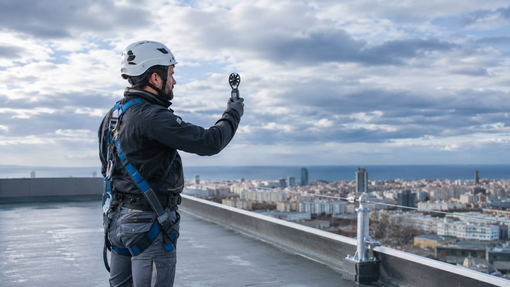 viento-trabajos-en-altura-cubierta-barcelona